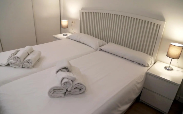 Plaza Monterrey parking opcional by Salamancavacacional