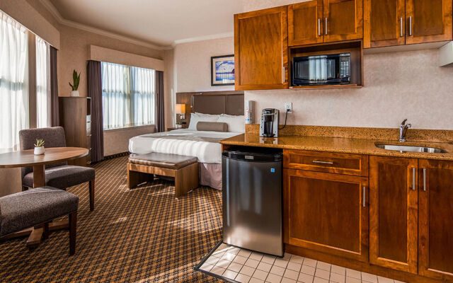 Best Western Plus Carlton Plaza Hotel