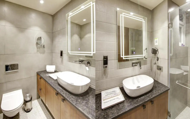Saltstayz Premier - Near Golf Course Road & Sector 57