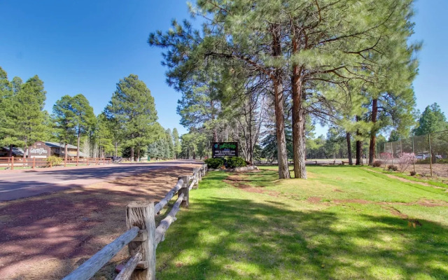 Forest-view Balcony: Pinetop-lakeside Condo
