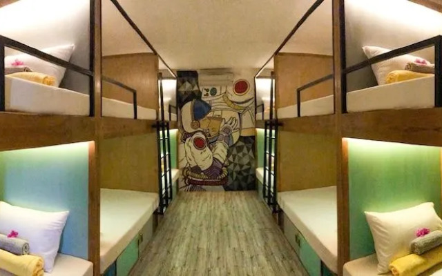 Stellar Capsules - Hostel