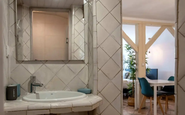 Original Photographers Studio Apartment in Alcântara