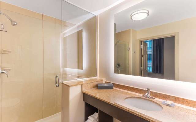 La Quinta Inn & Suites by Wyndham Chicago Downtown