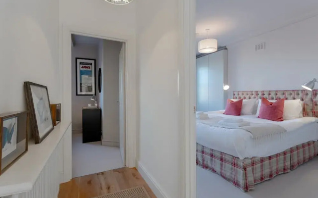 2 Bedroom Apartment Near Ladbroke Grove