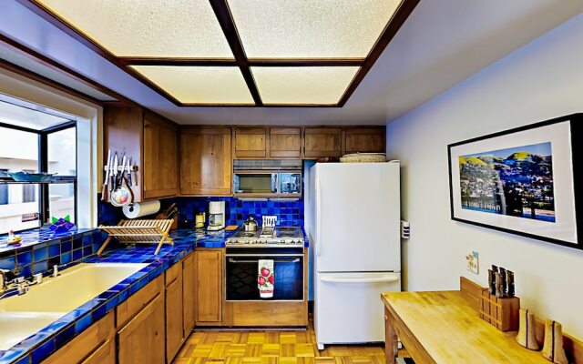 Beach Bungalow in Ventura by RedAwning