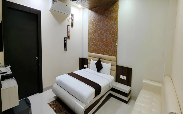 Hotel Prakshi Palace