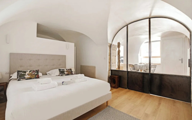 Authentic Apartment - 2br/4p - Monnaie