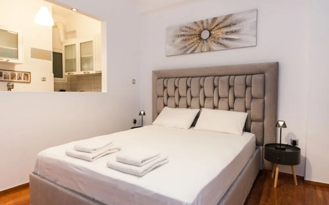 Vironas Chic Sleek Modern Studio