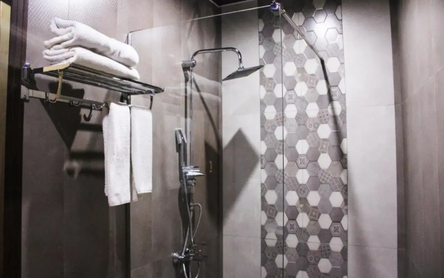 7 Rooms Hotel