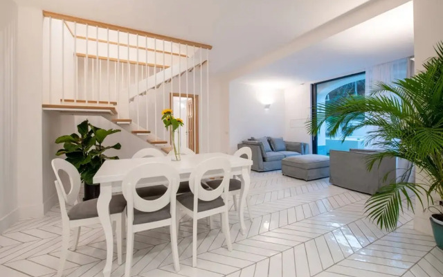 Luxury Villa with Penthouse, Pools and Sea View