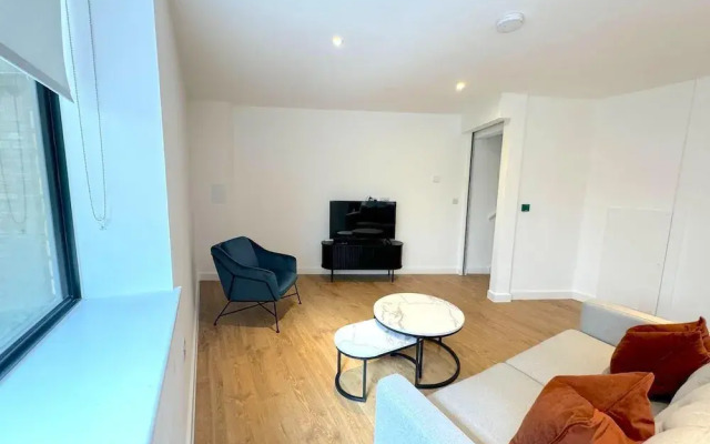 Modern Townhouse, Close to 02,excel, 5mins to Tube