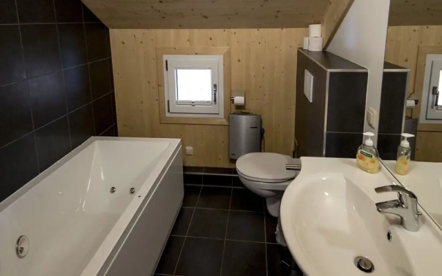 Chalet With Whirlpool tub