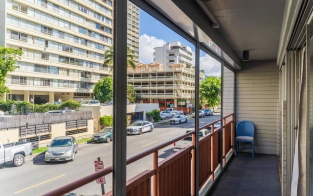 Hawaiian King 506 by RedAwning