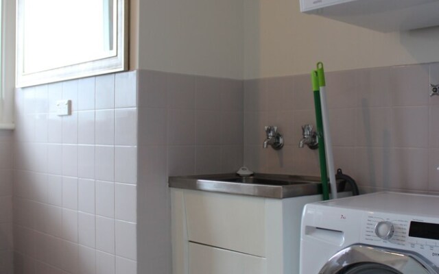 Newly Renovated Villa - Waters Edge