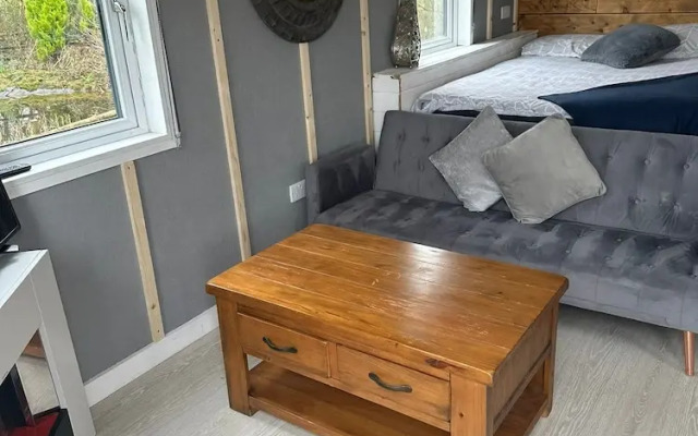 Large Glamping Hut - Riverview 13