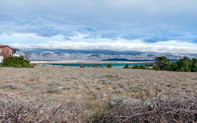 Simplistic Apartment in Vir With Garden