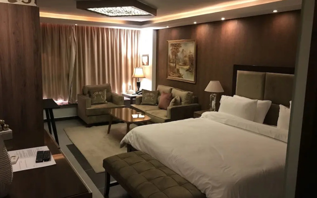 Crown Royal Hotel Tyr
