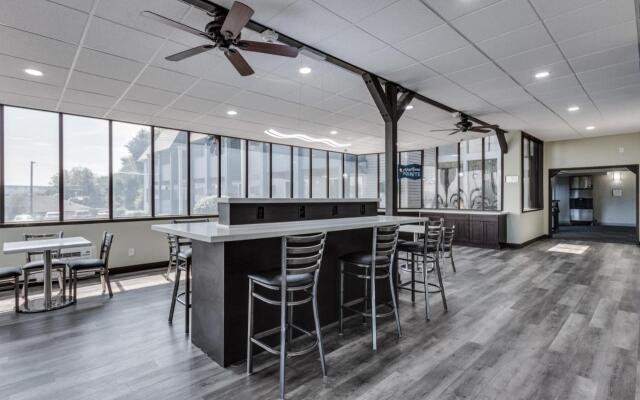 Days Inn & Suites by Wyndham Spokane