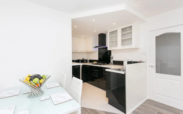 Luxury Croydon Apartment