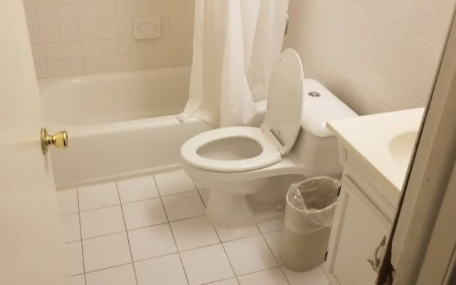 Tomac Motor Inn