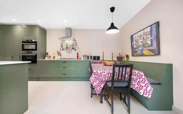 Green Retreat On Askew Crescent