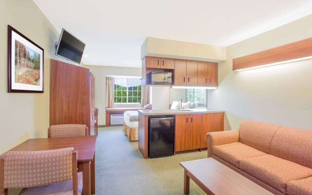 Microtel Inn & Suites by Wyndham Gassaway/Sutton