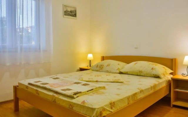 Apartments with a parking space Senj - 11520