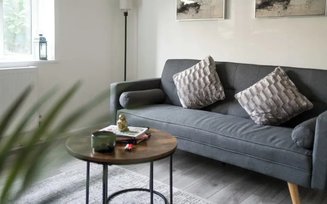 1 Bed Flat - Sleeps 3 - Parking - Wifi