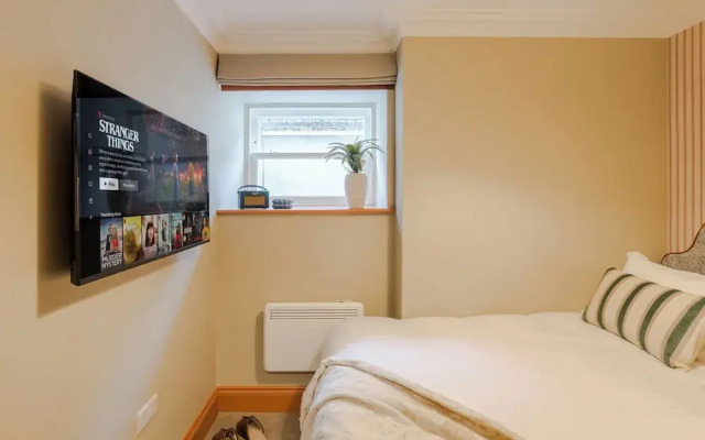 Your Apartment - Pembroke House