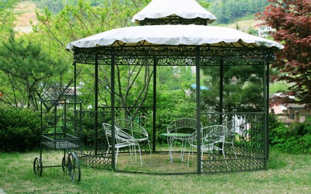 Flower field Pension