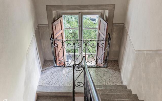 Villa Liberty 1927 with heated pool in the park