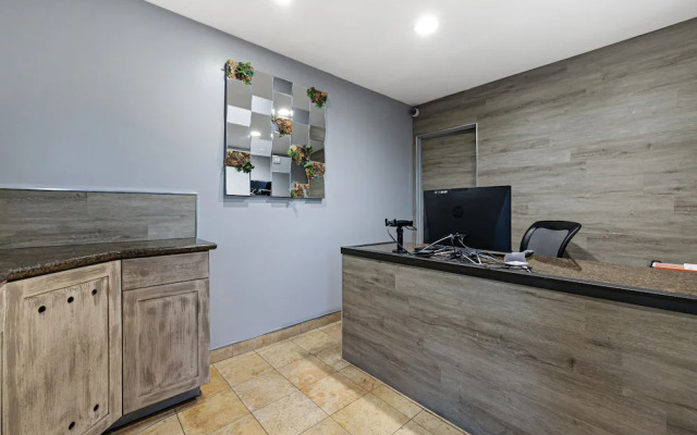 Point Loma Inn And Suites