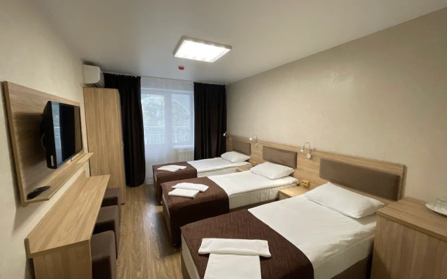 Крымский (Алушта)