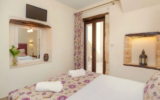 Lucas Village House with private pool