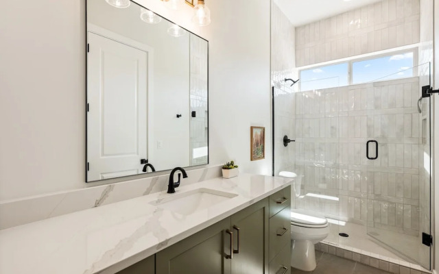 Green Acres 8 Bedroom Townhouse