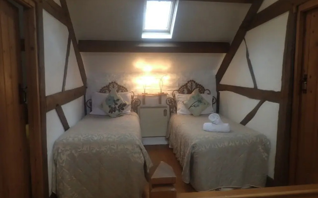 Beautiful 15th Century Watermill - Lovely Location