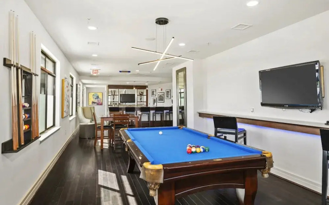 DC Charm in Crystal Apartments