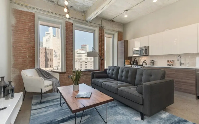 Brand New Stunning Unit Downtown