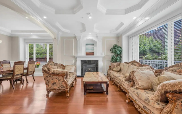 Oakridge Home