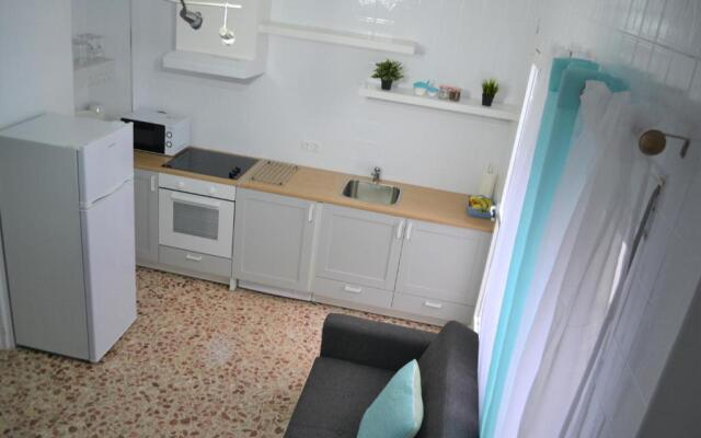 Lovely Studio Apartment with Terrace (CB5EV)