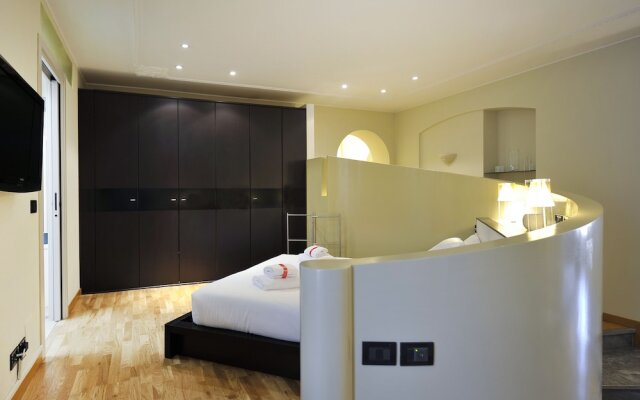 At Home Heart of Milan - Design Duomo Apartment