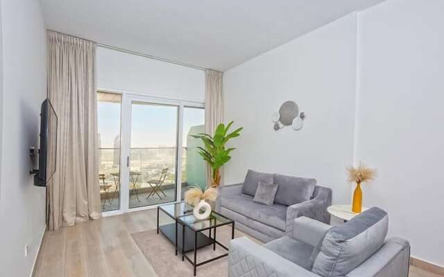 Guest and Co - Enchanting Vistas From This Fancy Apartment in JVC