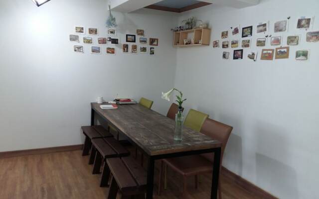 Happy Tour Guesthouse - Hostel