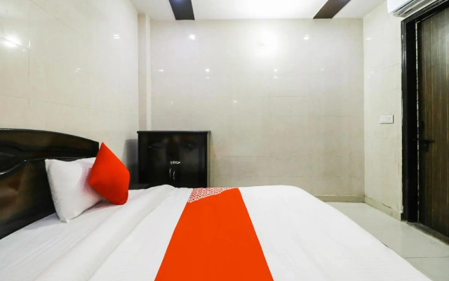 Mayur Palace by OYO Rooms