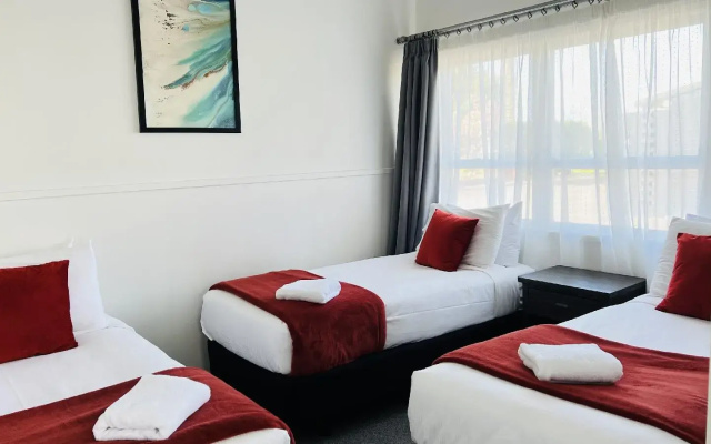 18th Avenue Thermal Motel