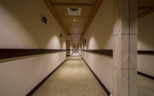 Golden Tulip Galleria Hotel
