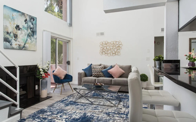 Extravagant Hollywood Cosmo Suites