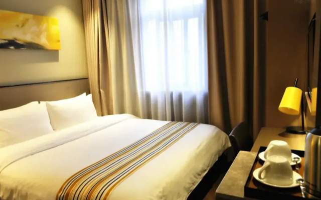Home Inn Plus Shanghai Huaihai Road Sinan Road