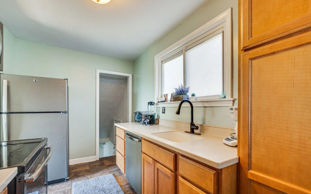 Pet-friendly Pittsburgh Home: 3 Mi to Downtown!