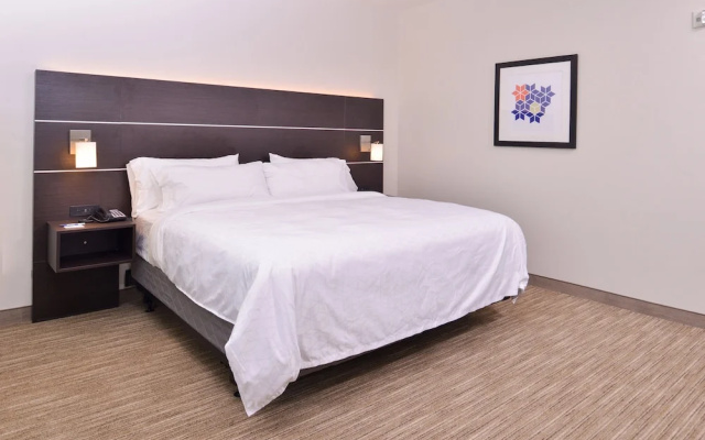 Holiday Inn Express Bloomington